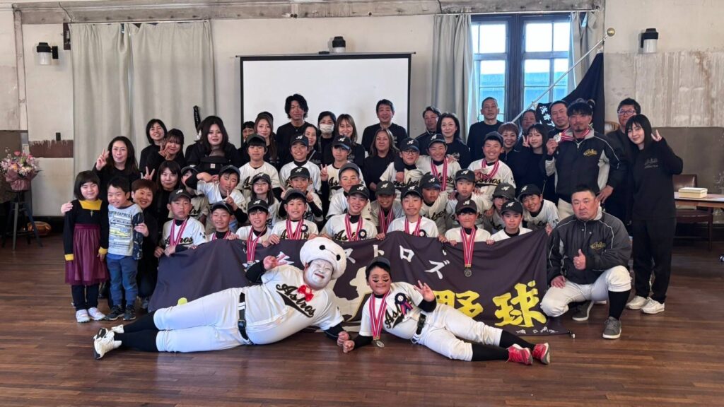 Astrosメンバーと、メンバーご両親の集合写真